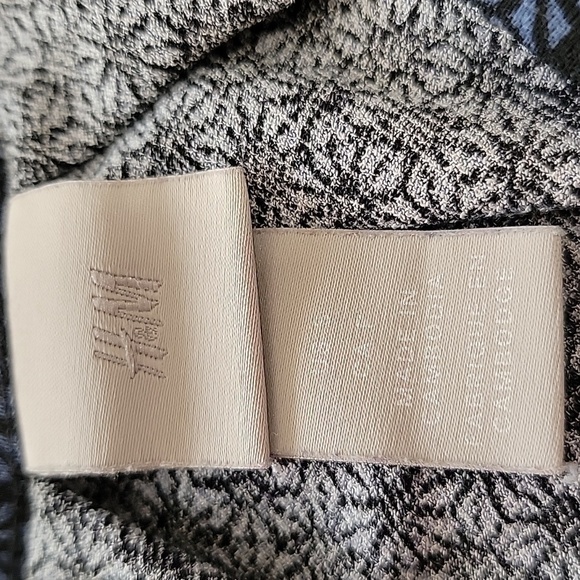 H&M Size S Navy Blue Geometric Floral Sleeveless Blouse, Gently Used Condition - Picture 10 of 11